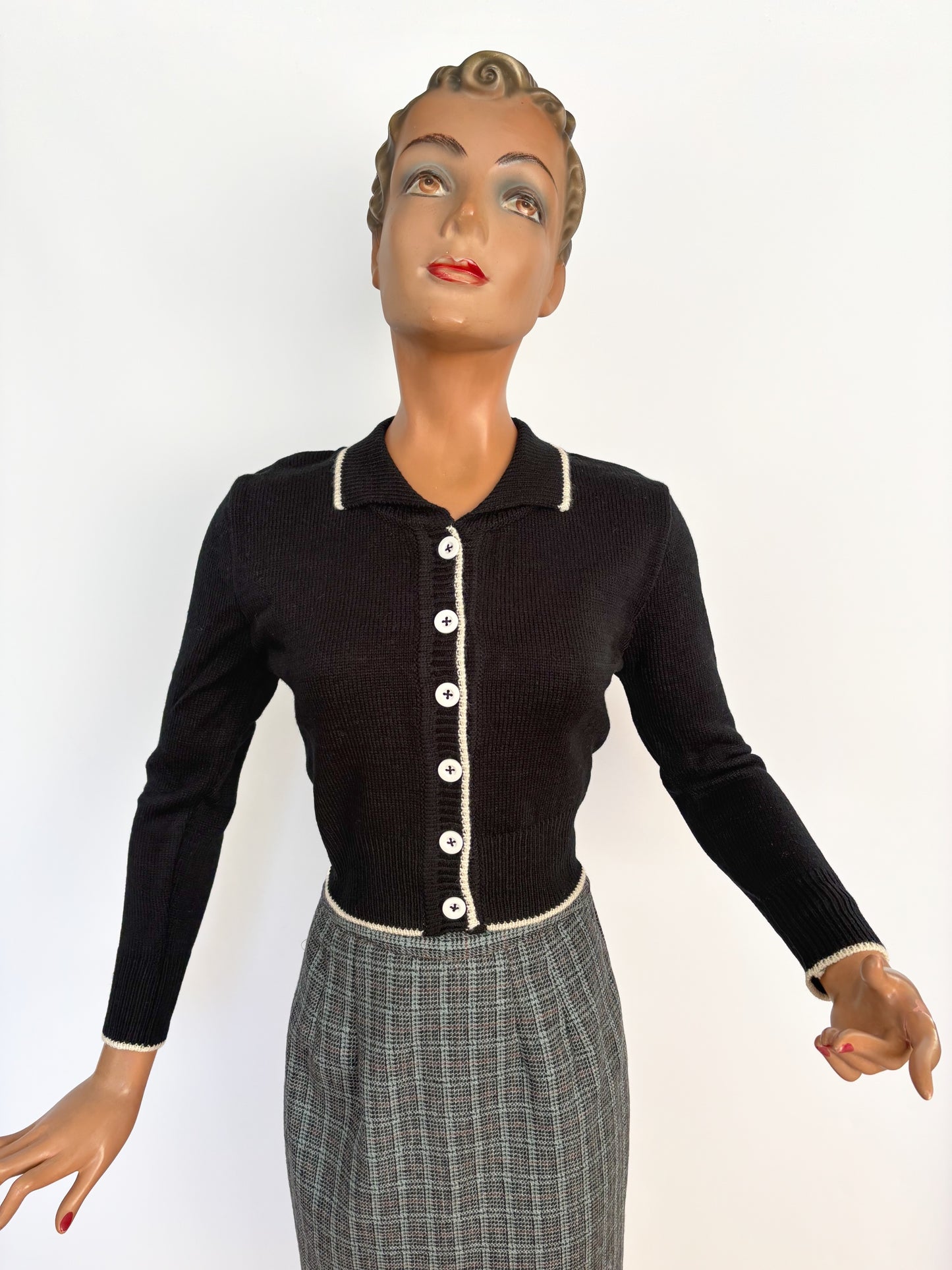 Betty Collared Cardigan in Black