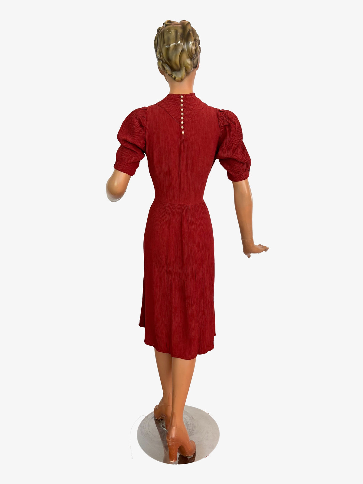 M | 1930s Brick Red Crinkle Crepe Dress With Puffed Sleeves