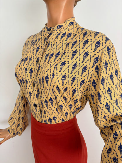 M/L | 1950s Torches and Arrows Novelty Print Blouse