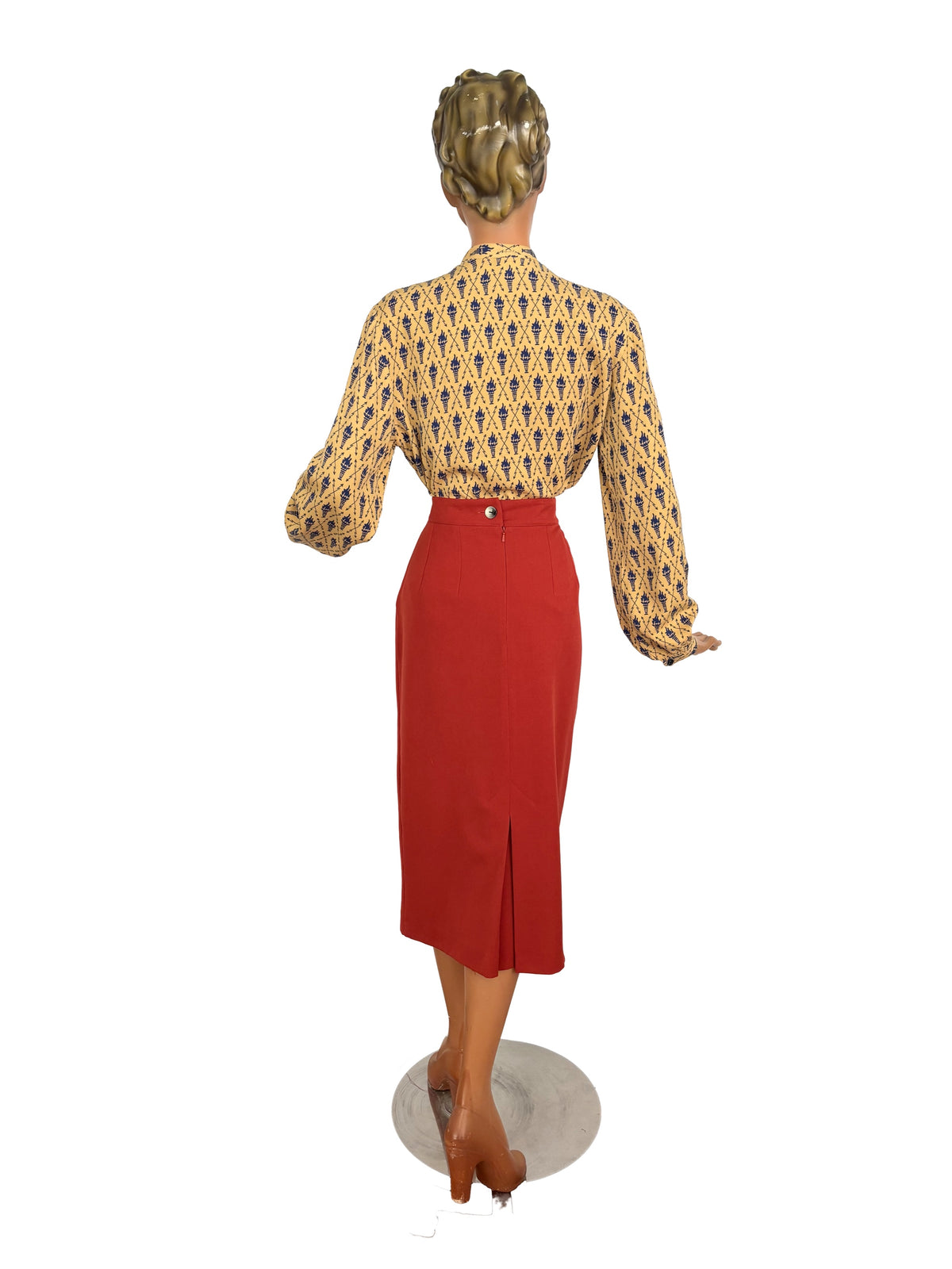 M/L | 1950s Torches and Arrows Novelty Print Blouse
