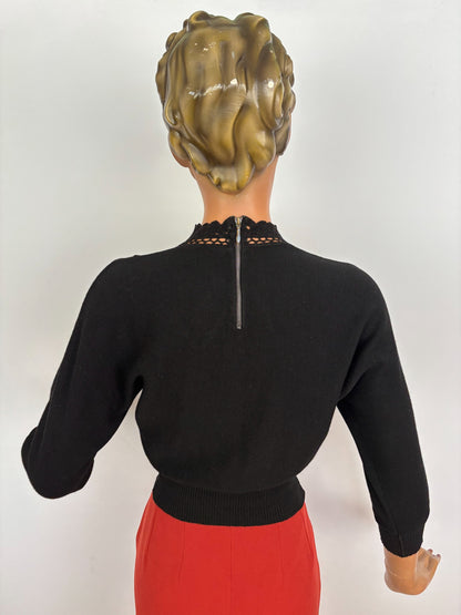 S/M | 1930s/40s Black Wool Sweater with Crochet Lace Collar