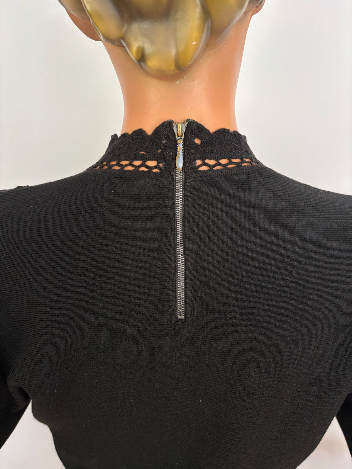 S/M | 1930s/40s Black Wool Sweater with Crochet Lace Collar