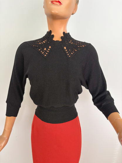 S/M | 1930s/40s Black Wool Sweater with Crochet Lace Collar