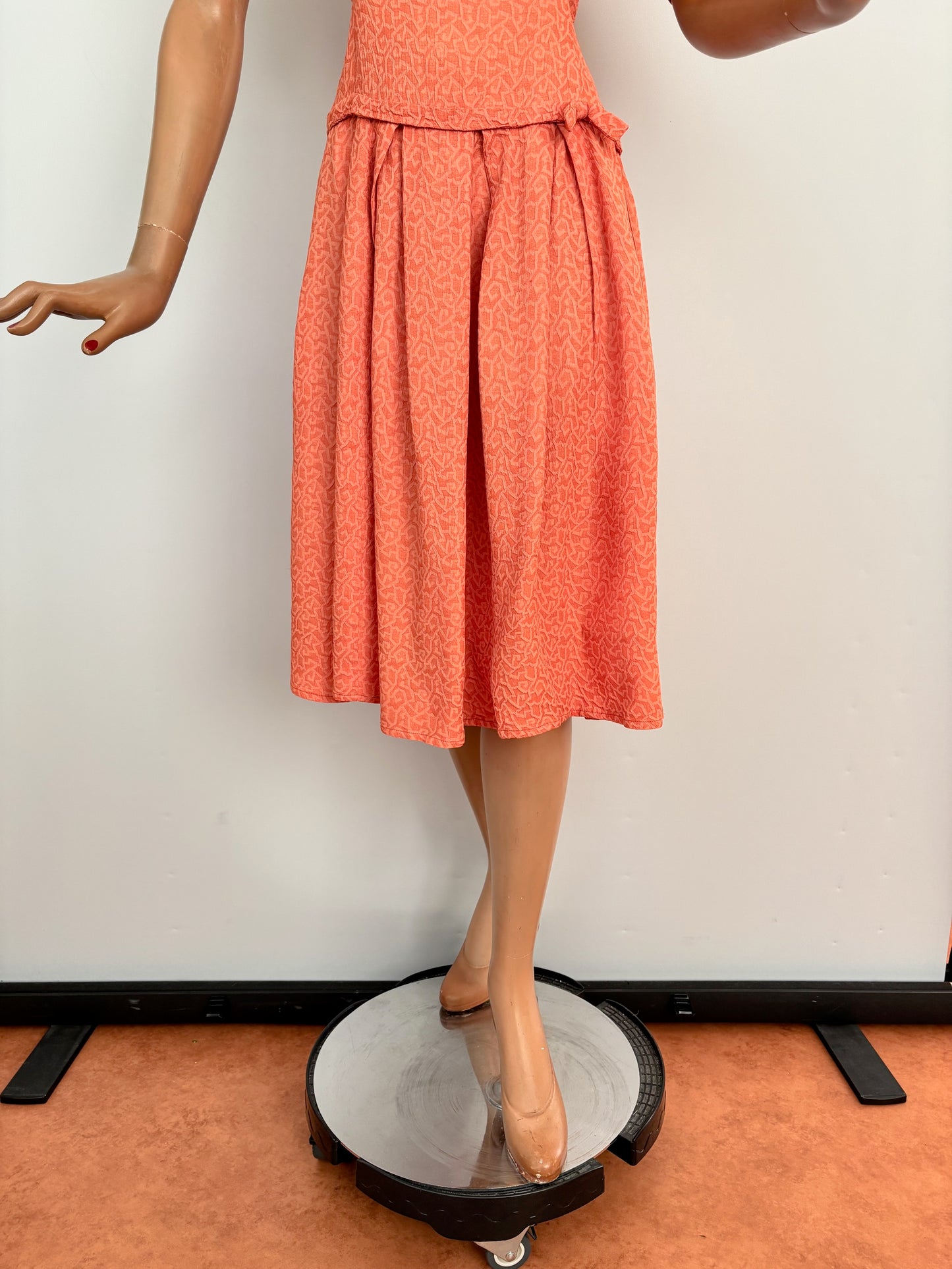 M | 1950s Crepe Day Dress With Shoulder Bow