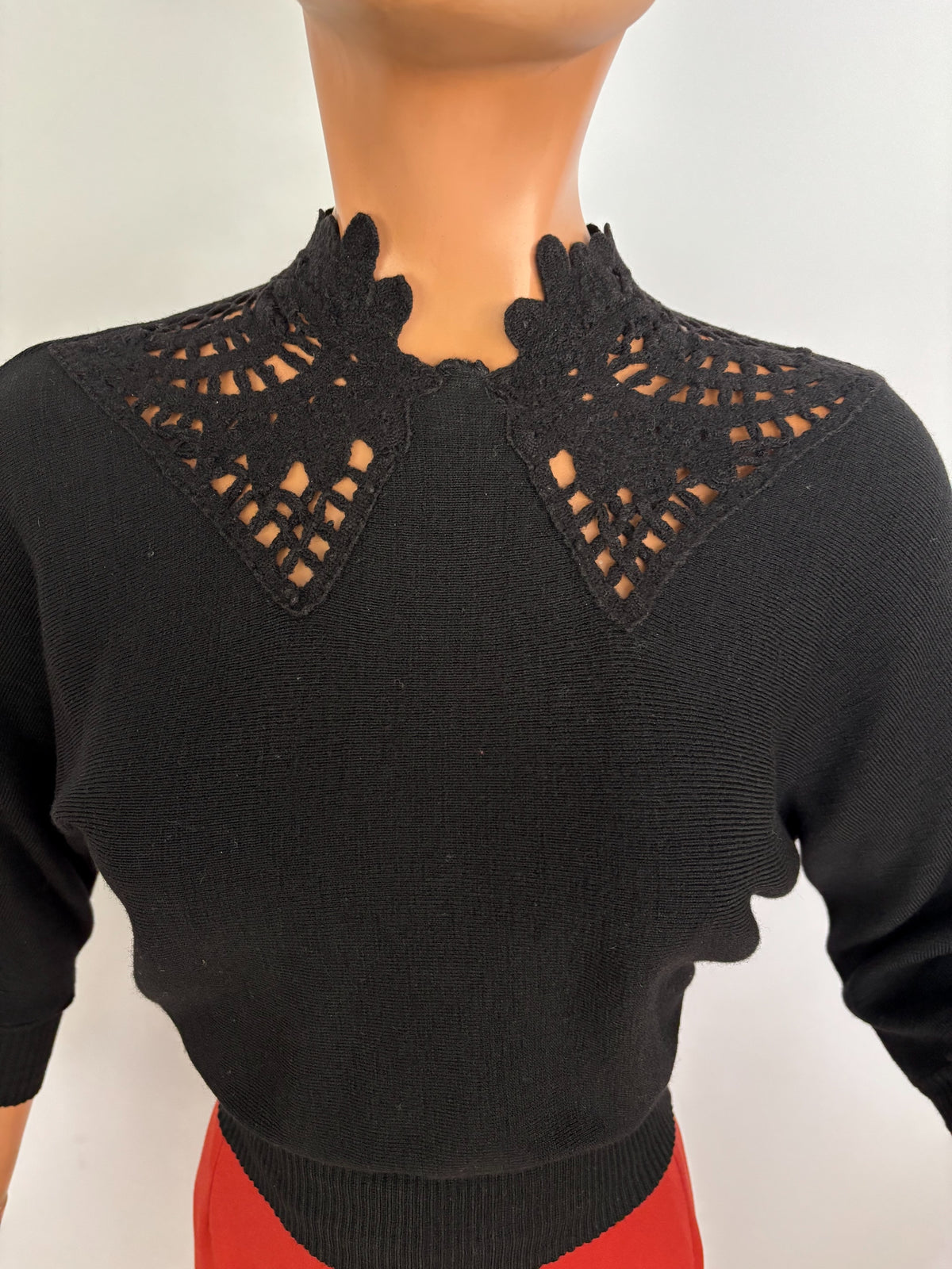 S/M | 1930s/40s Black Wool Sweater with Crochet Lace Collar