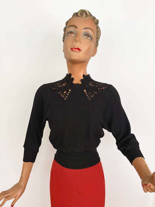 S/M | 1930s/40s Black Wool Sweater with Crochet Lace Collar