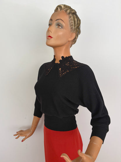 S/M | 1930s/40s Black Wool Sweater with Crochet Lace Collar