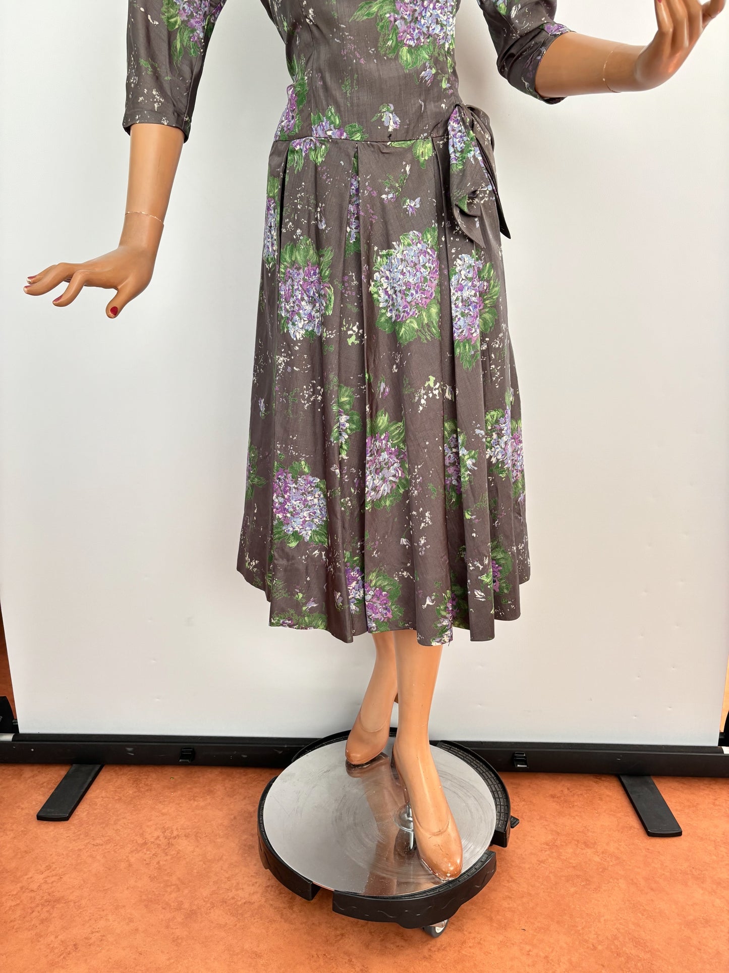 M | 1950s Hand Painted Silk Wrap Dress