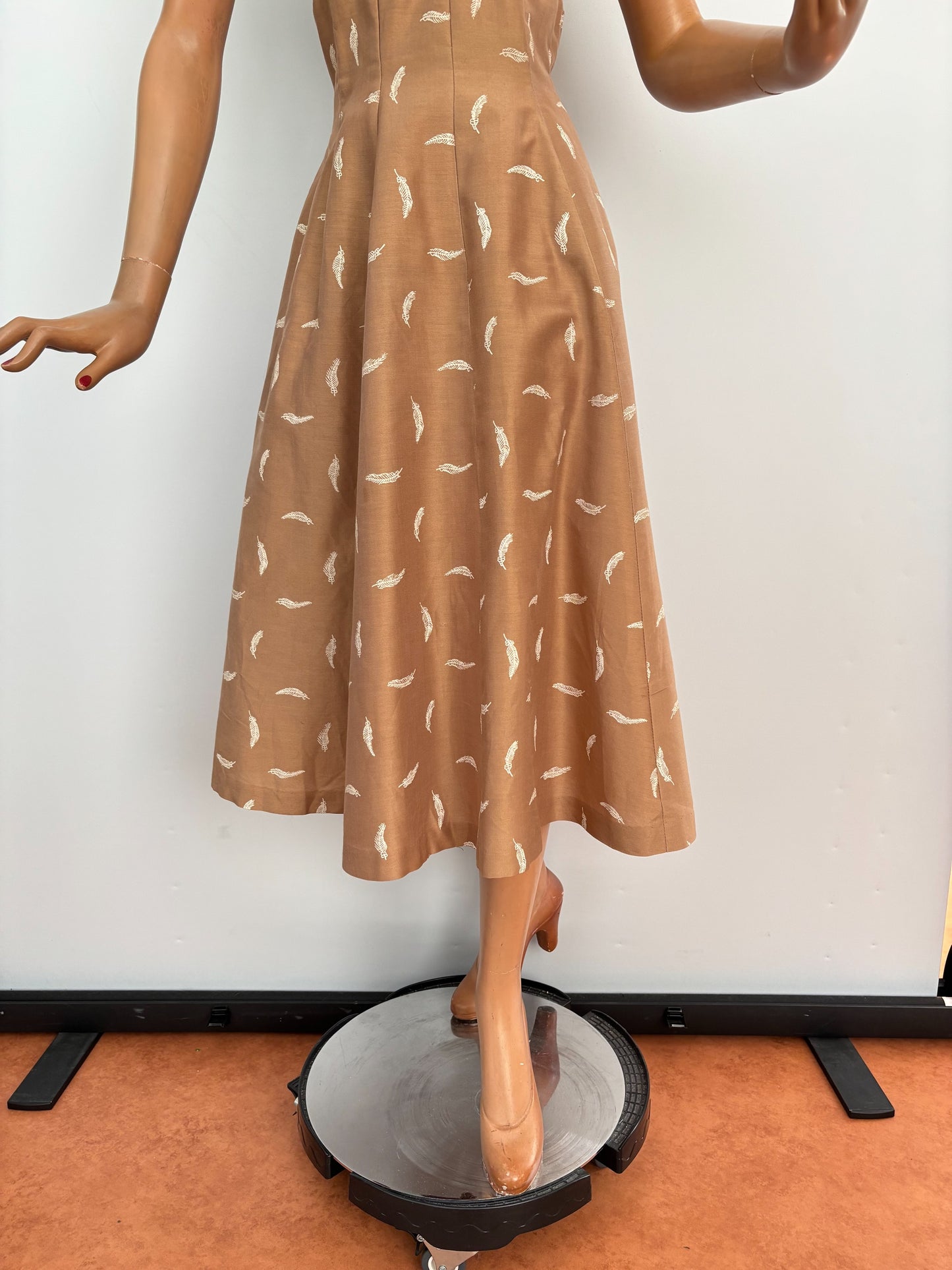M | 1950s Feather Print Poplin Dress