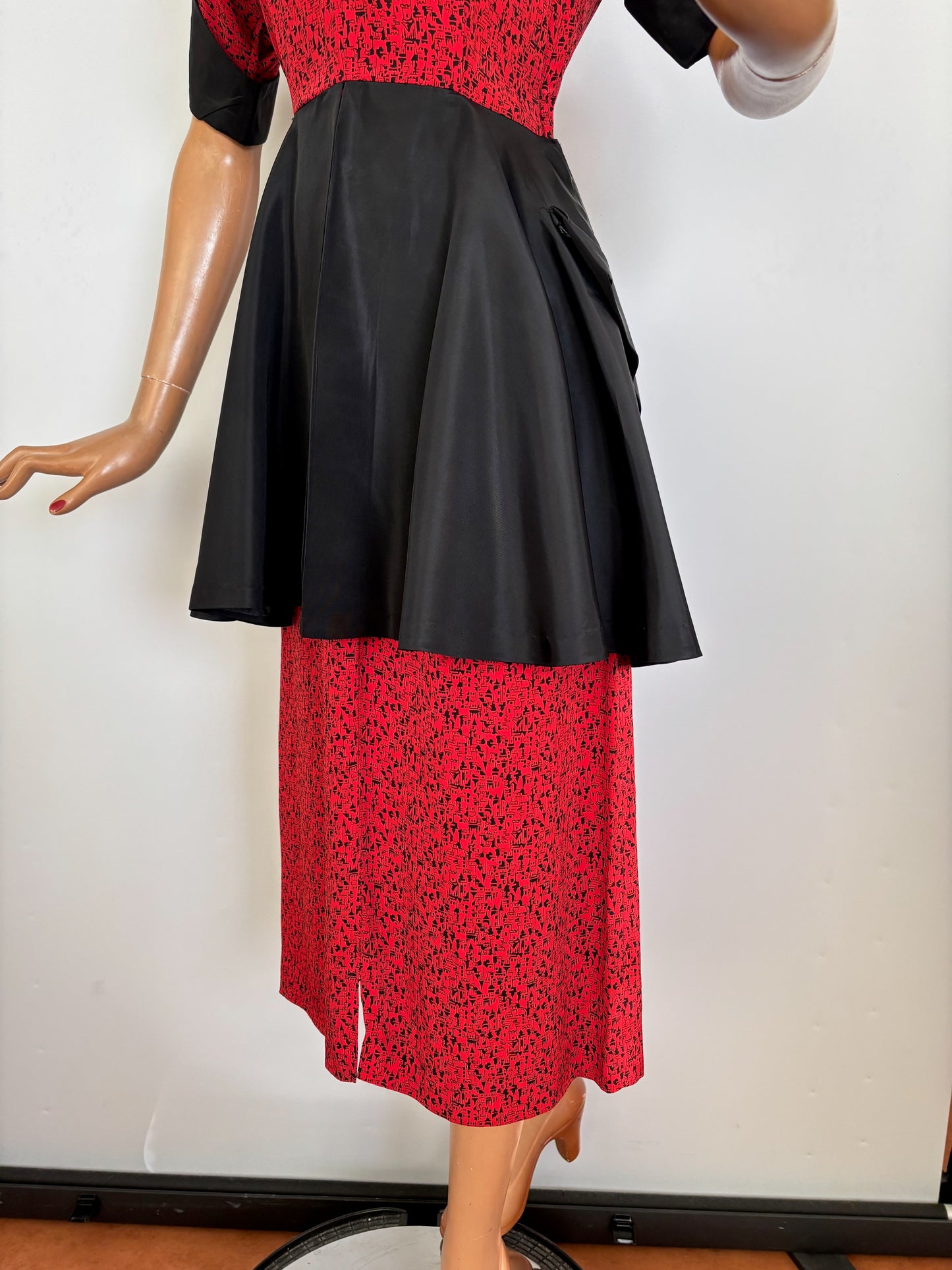 XS | 1940s Style Novelty Print Peplum Dress