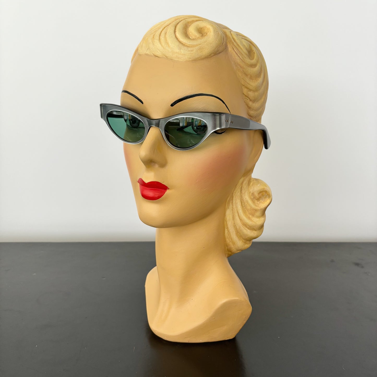 1960s Vintage Space Age Cat Eye Sunglasses