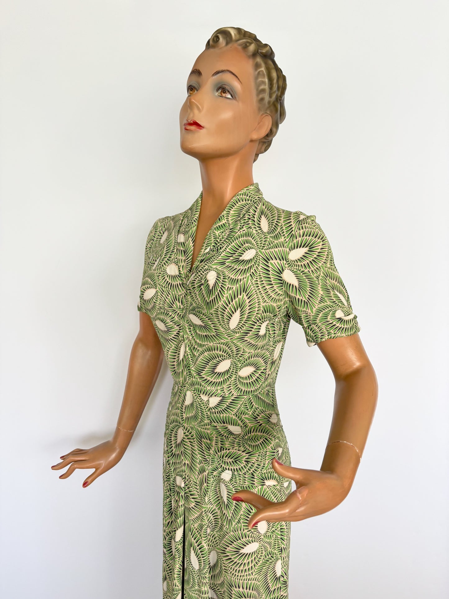 XS | 1940s Green Graphic Rayon Day Dress