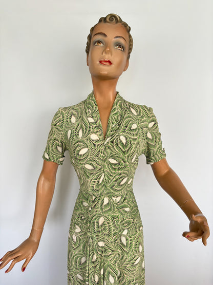 XS | 1940s Green Graphic Rayon Day Dress