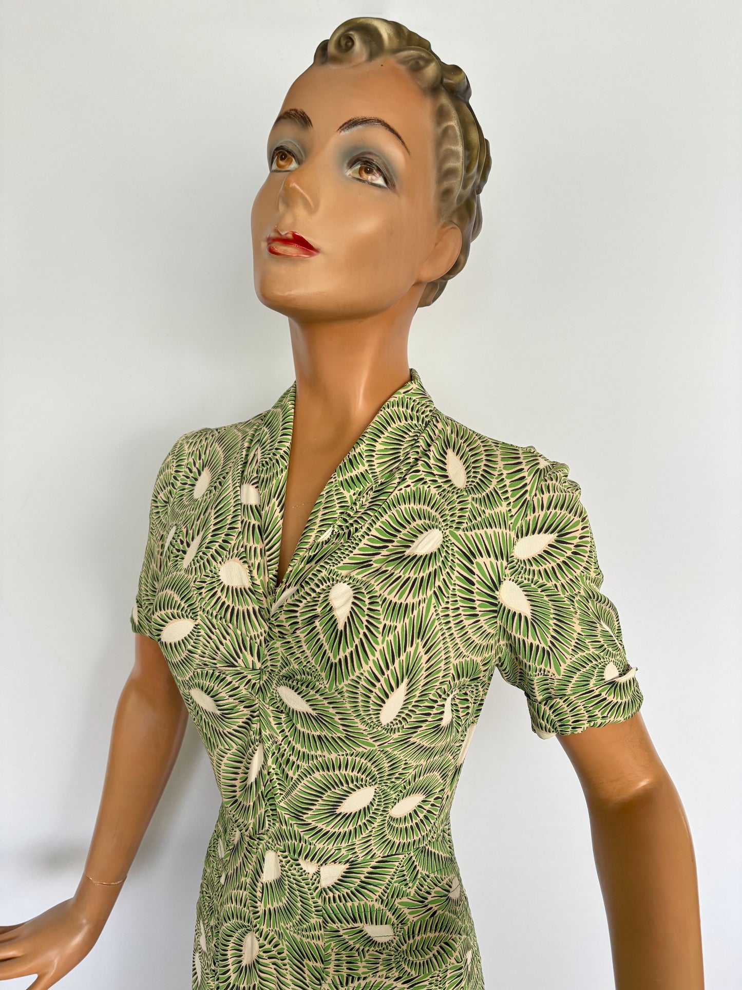 XS | 1940s Green Graphic Rayon Day Dress