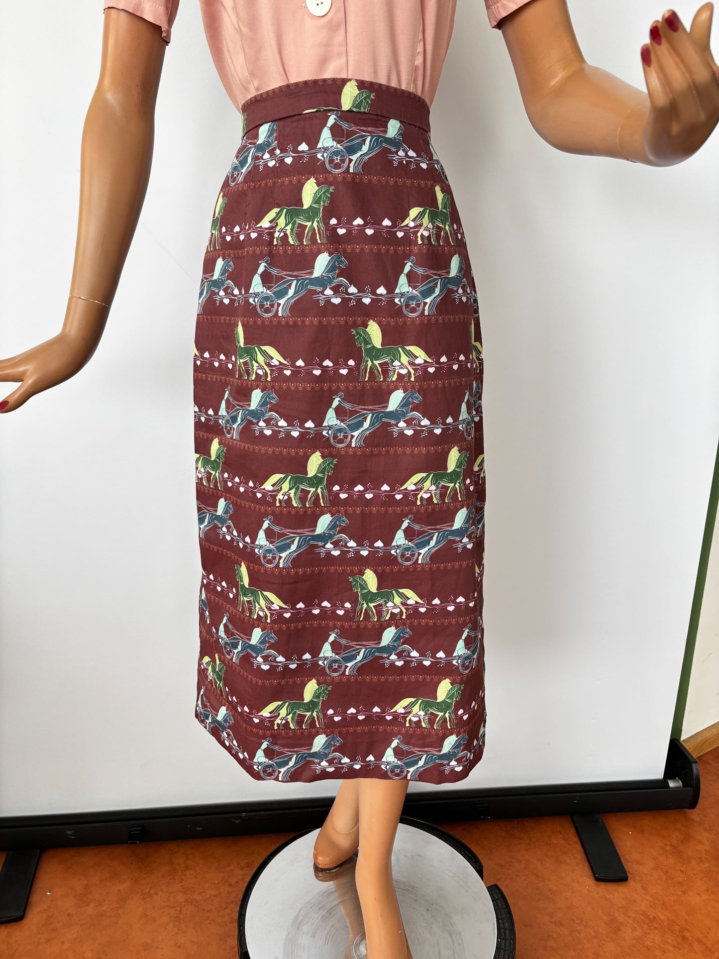 1950s Style Chariot Novelty Print Skirt | Small