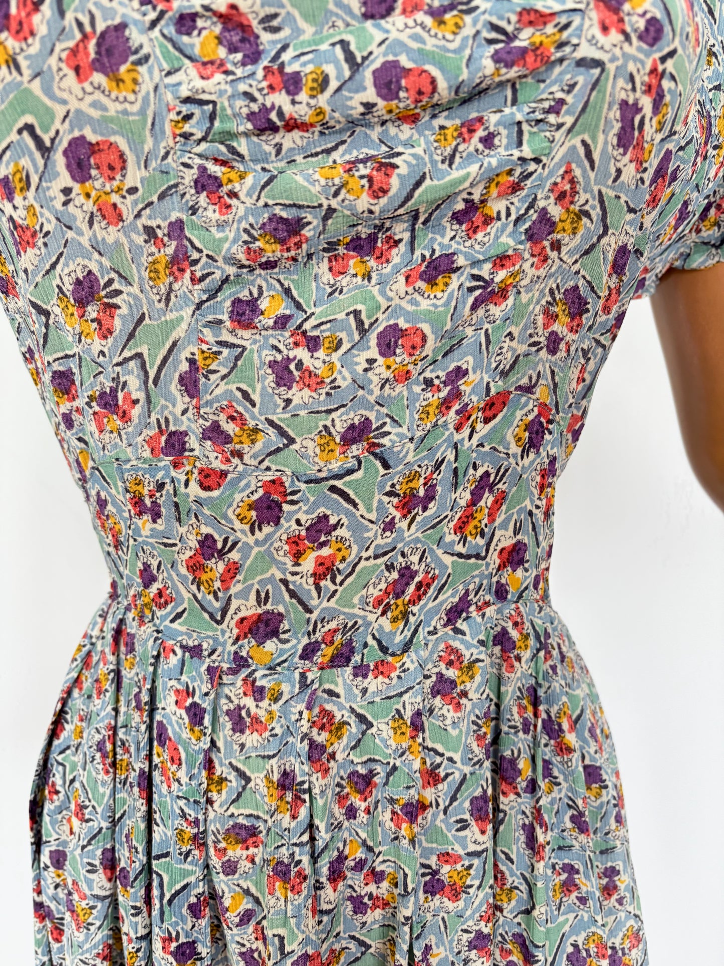 1940s Crepe Rayon Dress | Medium