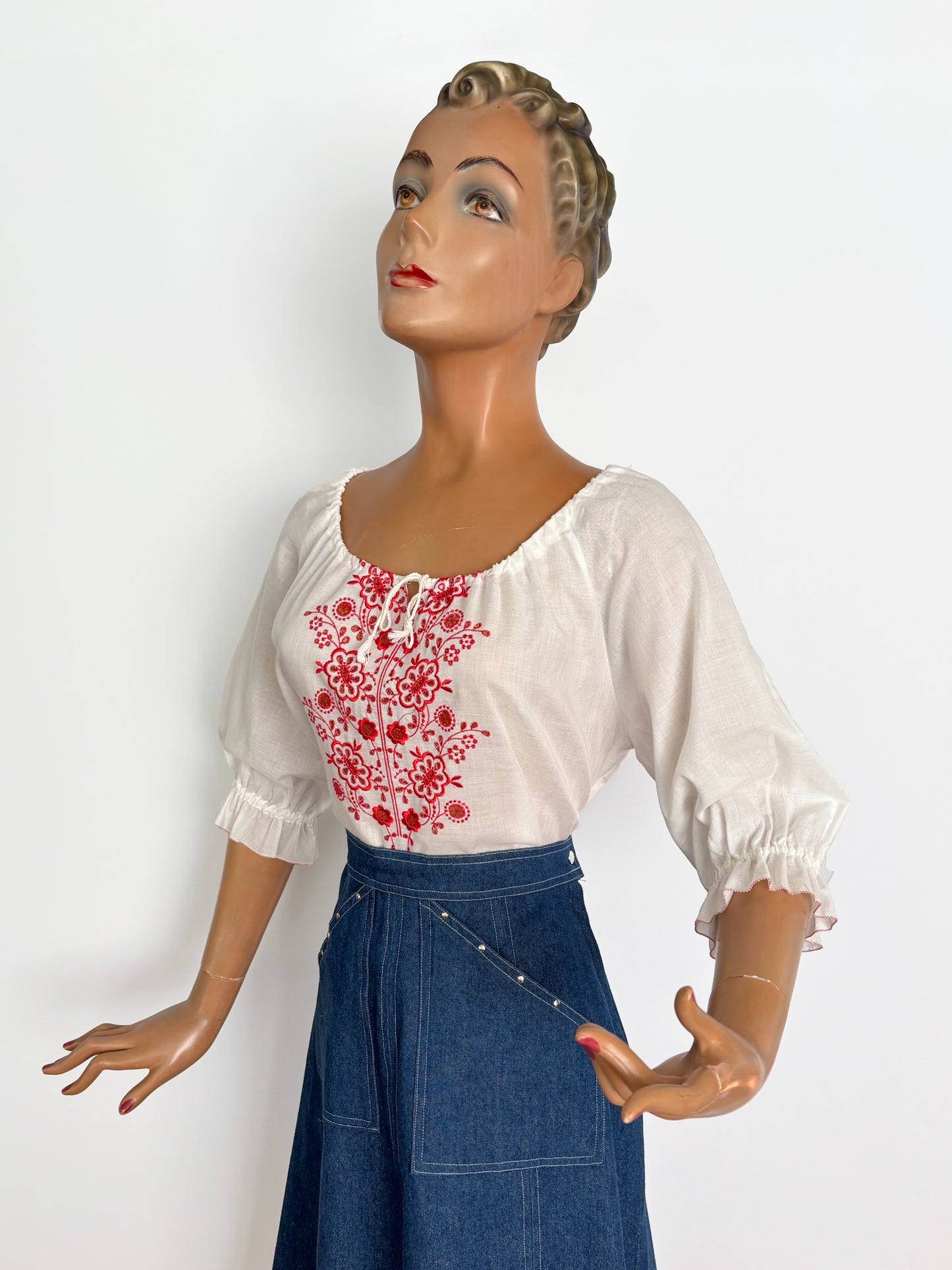 M/L | 1970s Romanian Blouse White Cotton Red Embroidery