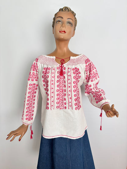 L | 1970s Folk Blouse White Cotton Red Embroidery