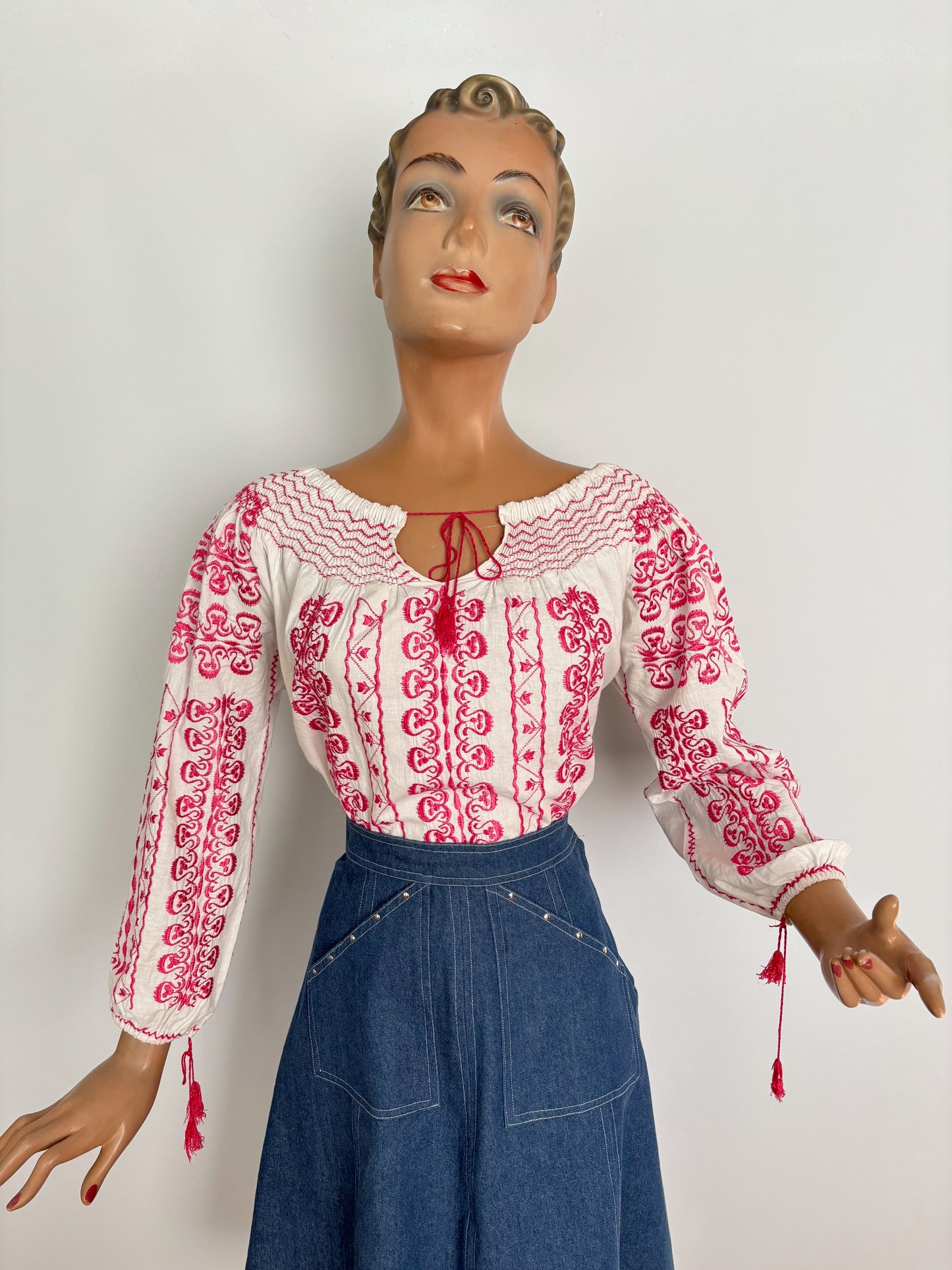 L | 1970s Folk Blouse White Cotton Red Embroidery