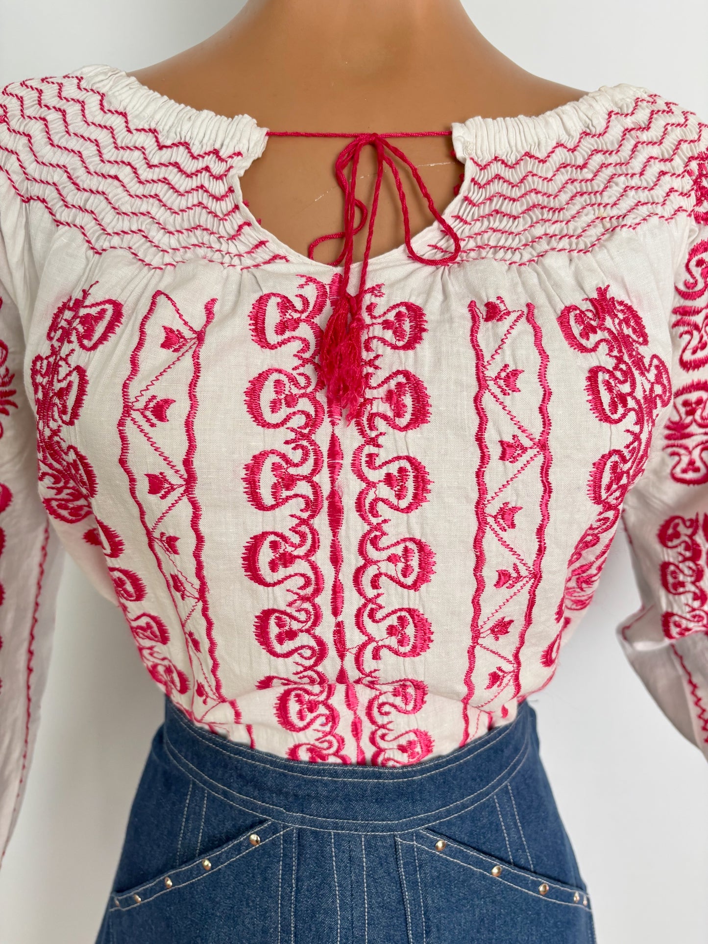 L | 1970s Folk Blouse White Cotton Red Embroidery