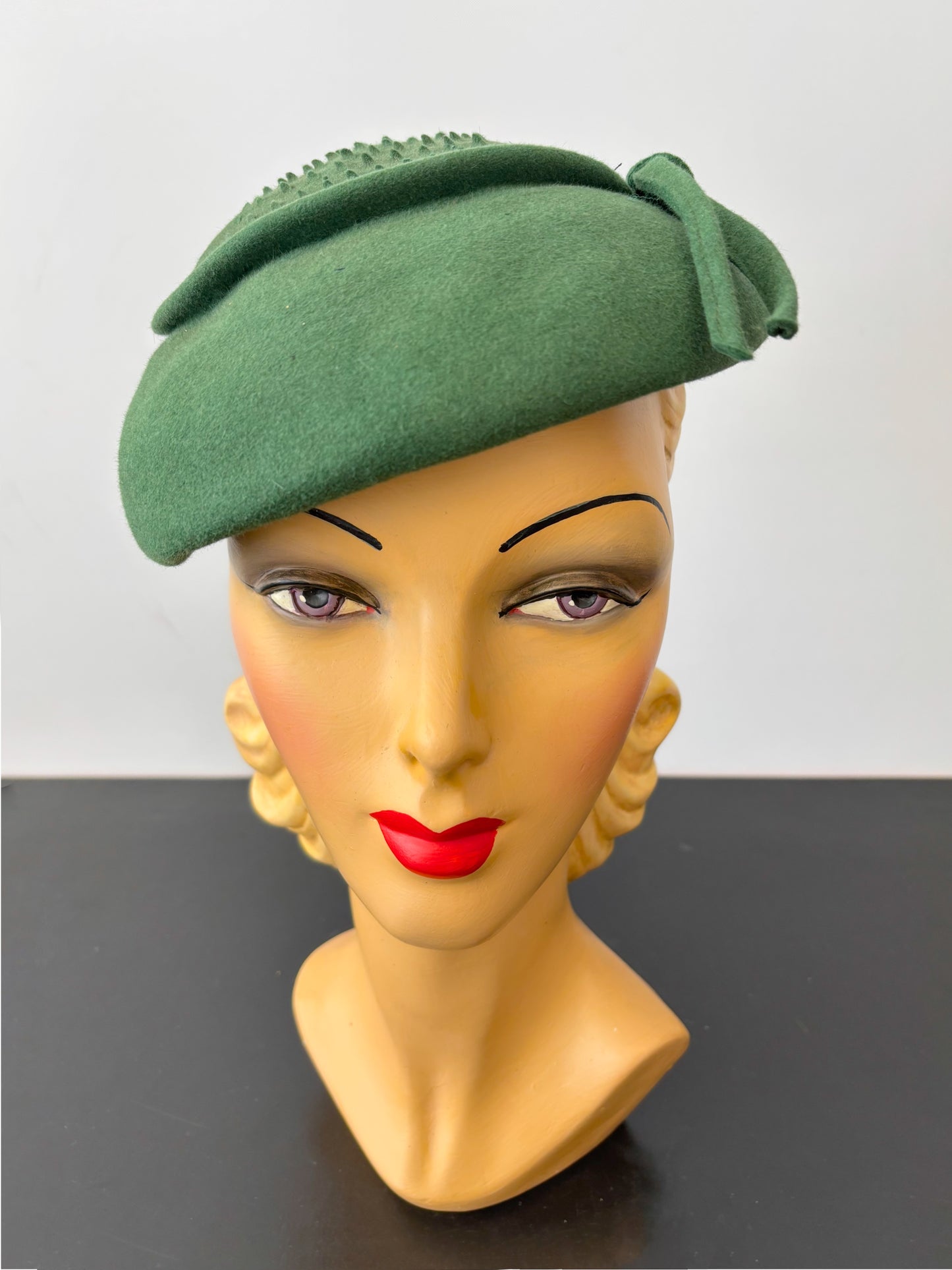 1950s Green Felt Cocktail Hat With Cutwork Leaf Detail