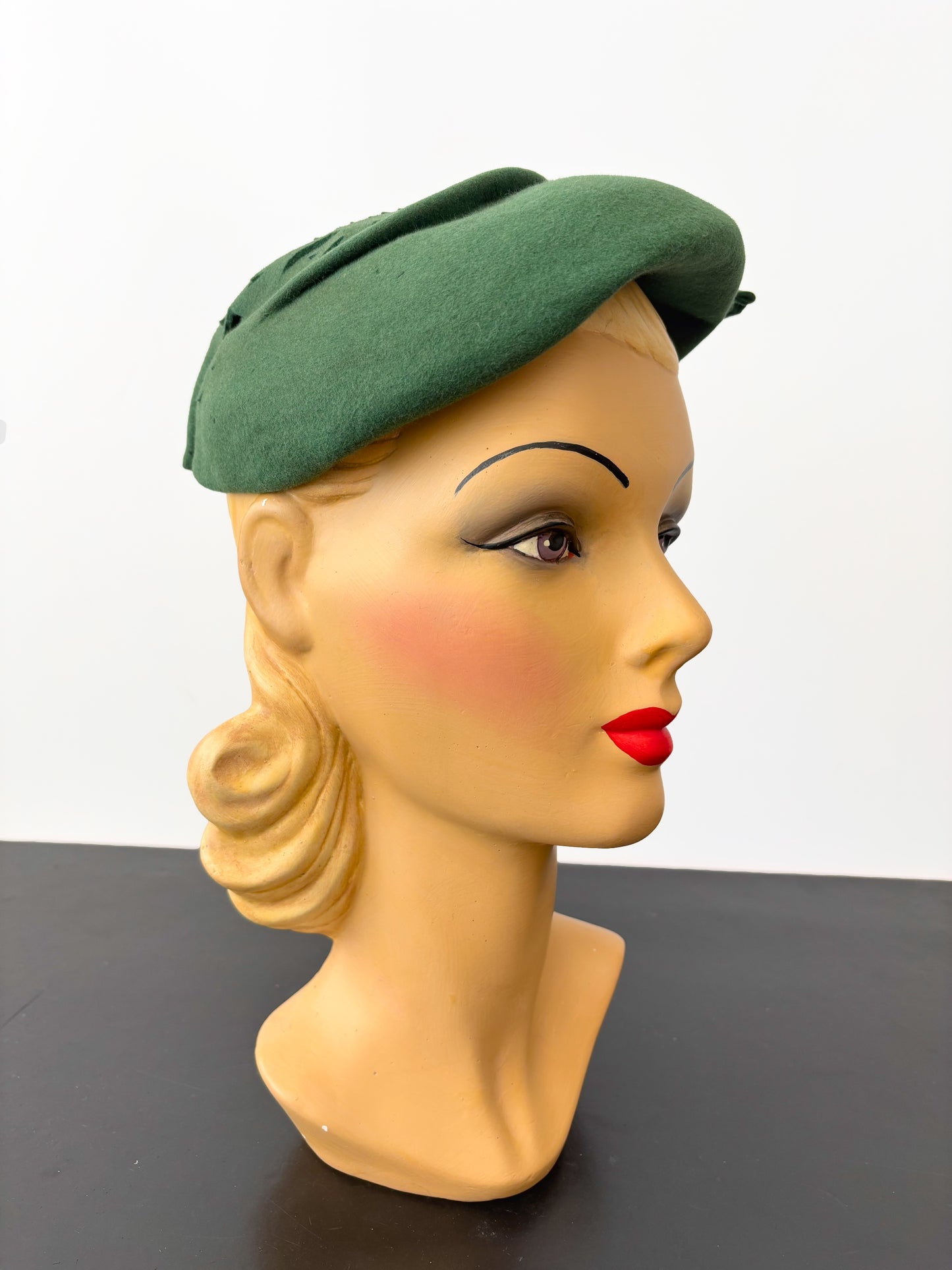 1950s Green Felt Cocktail Hat With Cutwork Leaf Detail