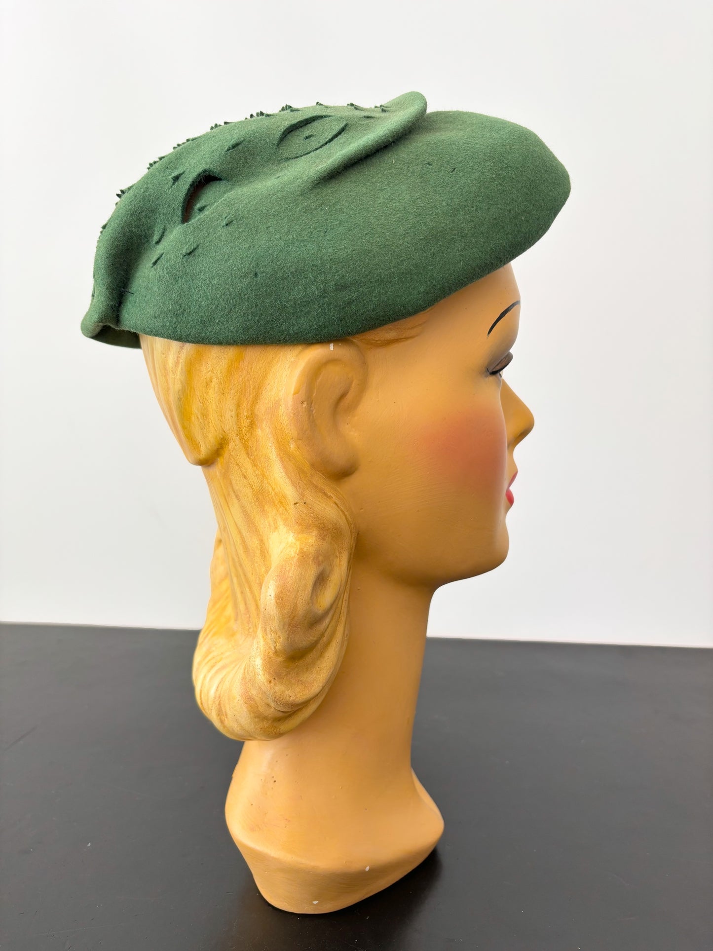 1950s Green Felt Cocktail Hat With Cutwork Leaf Detail