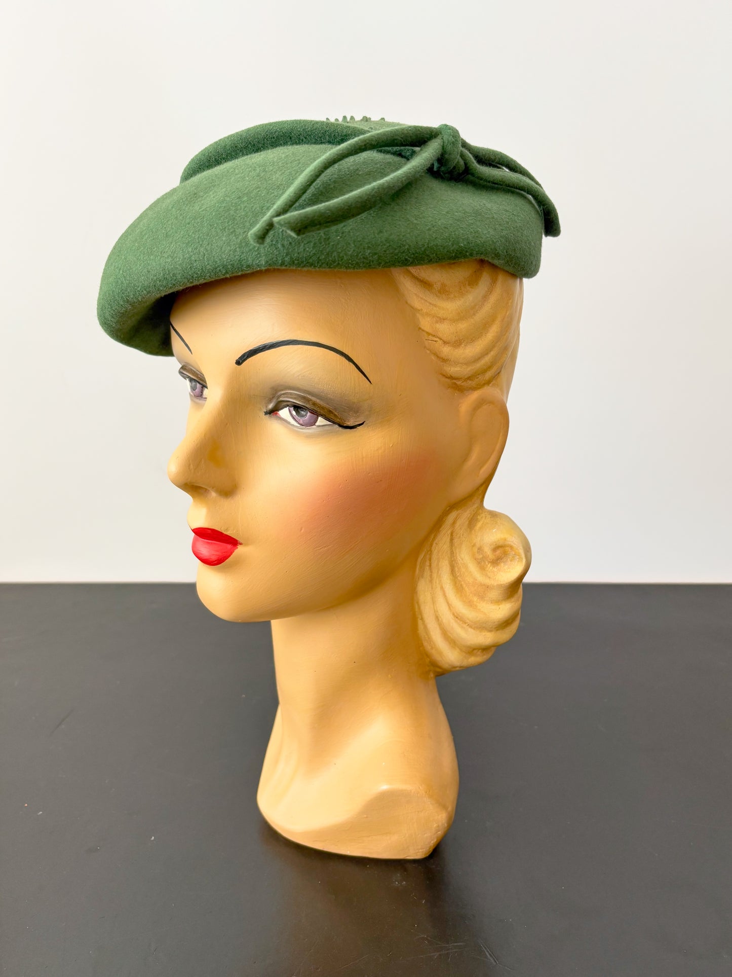 1950s Green Felt Cocktail Hat With Cutwork Leaf Detail