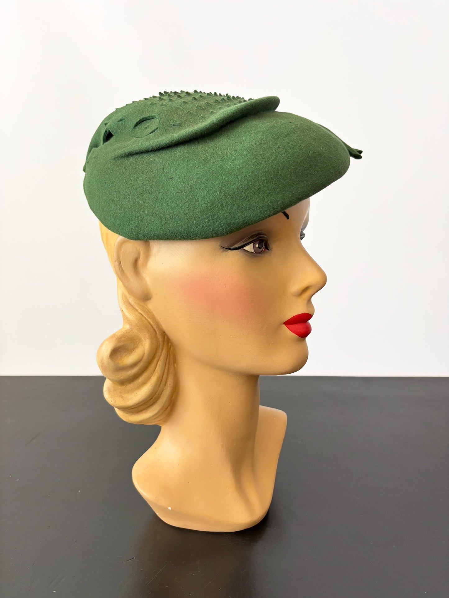 1950s Green Felt Cocktail Hat With Cutwork Leaf Detail