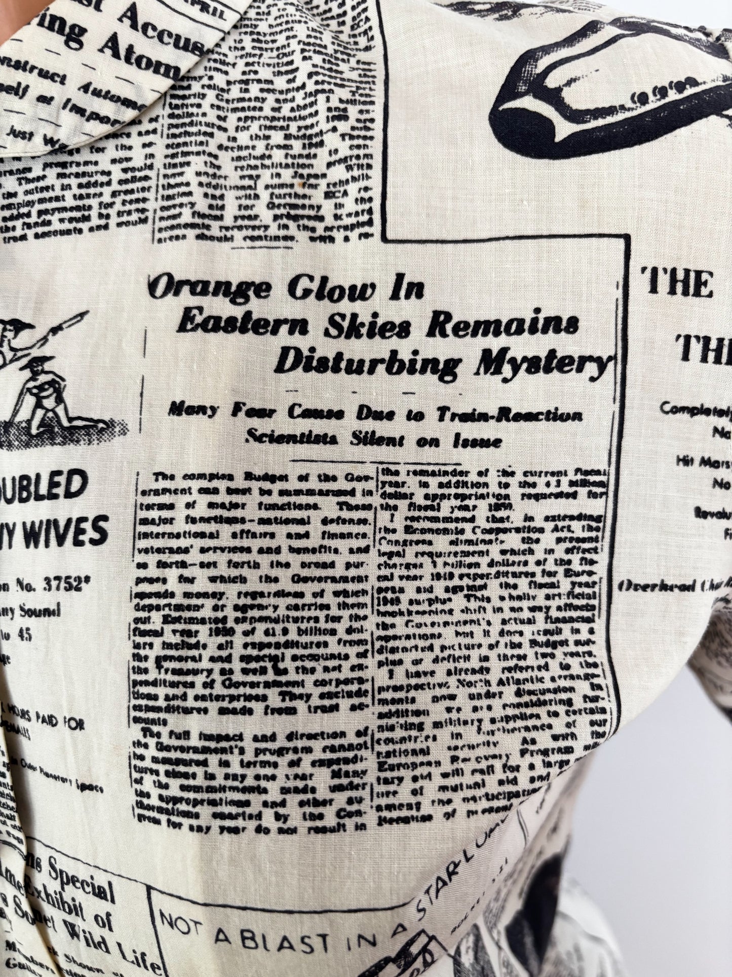 Rare 1950s Sci-Fi Novelty Print Blouse – “Strata Star” Faux Newspaper | Small