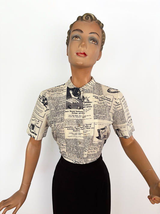 Rare 1950s Sci-Fi Novelty Print Blouse – “Strata Star” Faux Newspaper | Small
