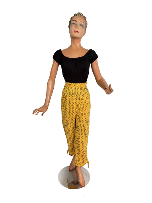 1950s Style Novelty Print Capri Pants  | XS/S