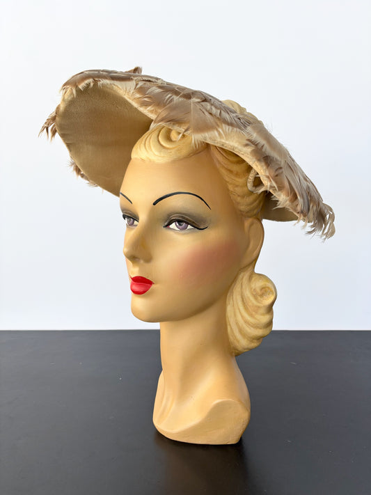 1940s/50s Beige Feather and Velvet Cocktail Hat