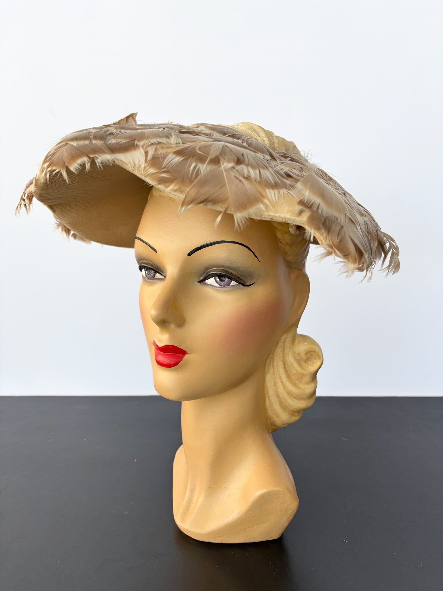 1940s/50s Beige Feather and Velvet Cocktail Hat