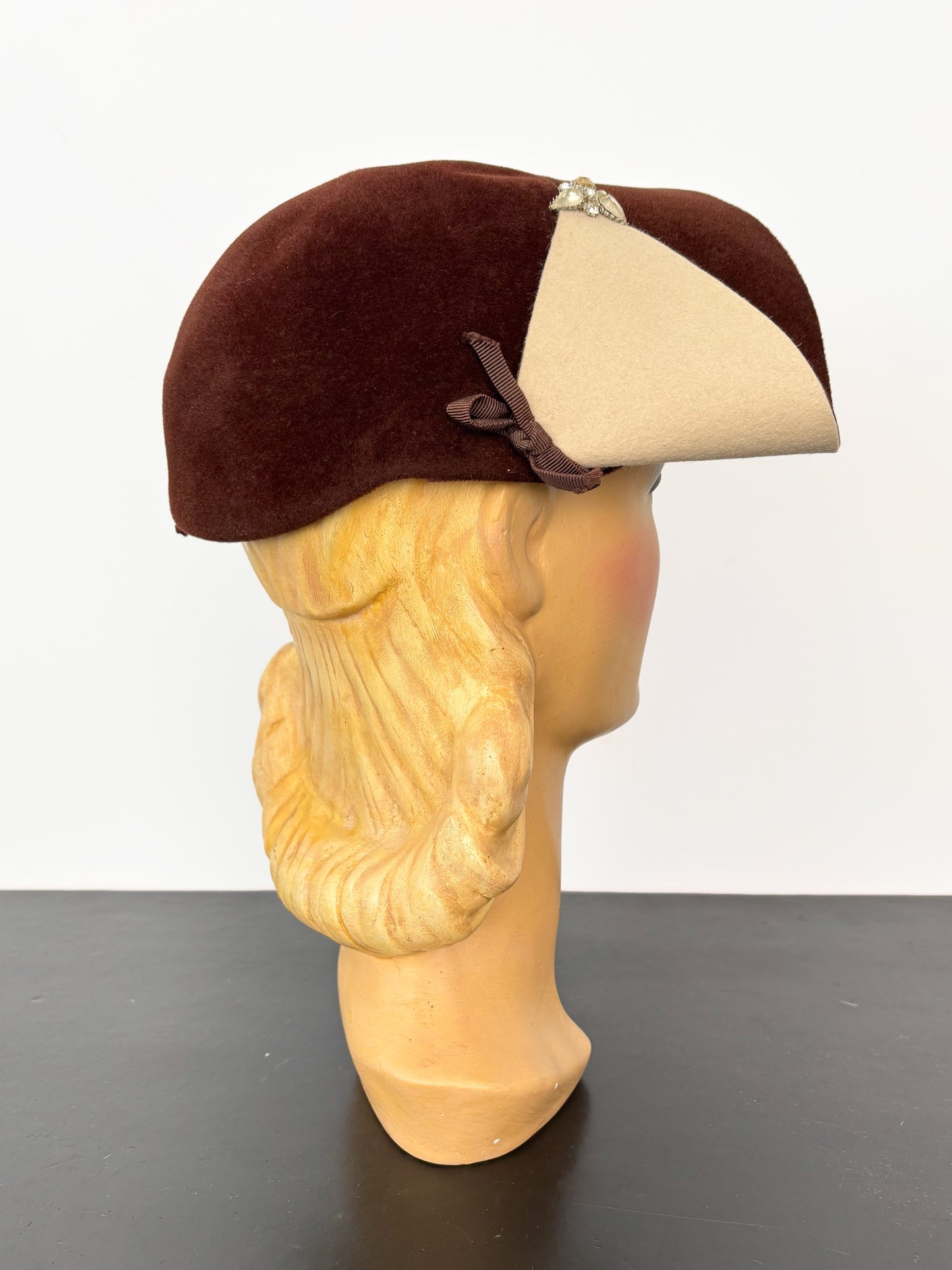 1930s/40s Brown Cream Velour Felt Tilt Hat