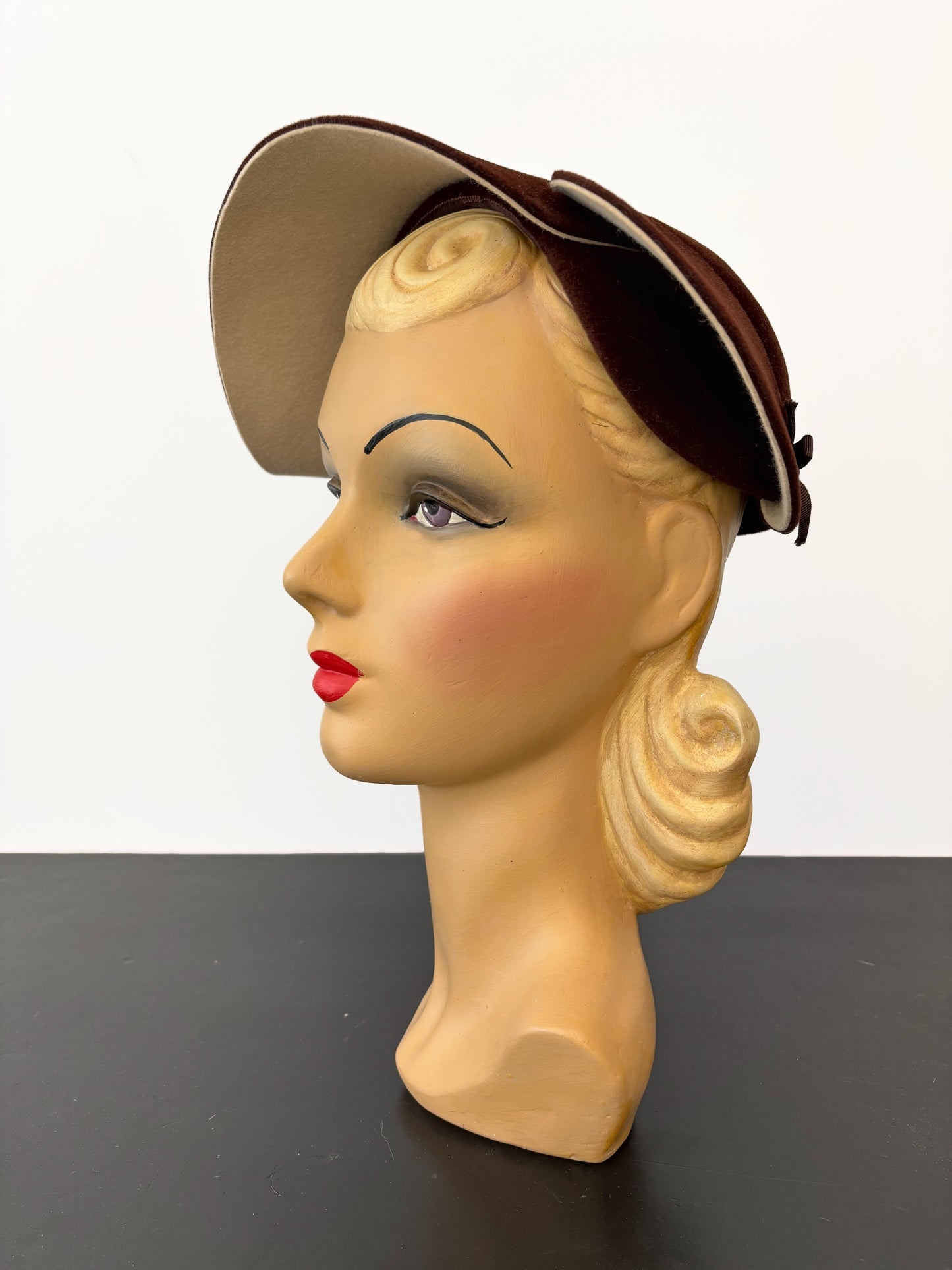 1930s/40s Brown Cream Velour Felt Tilt Hat