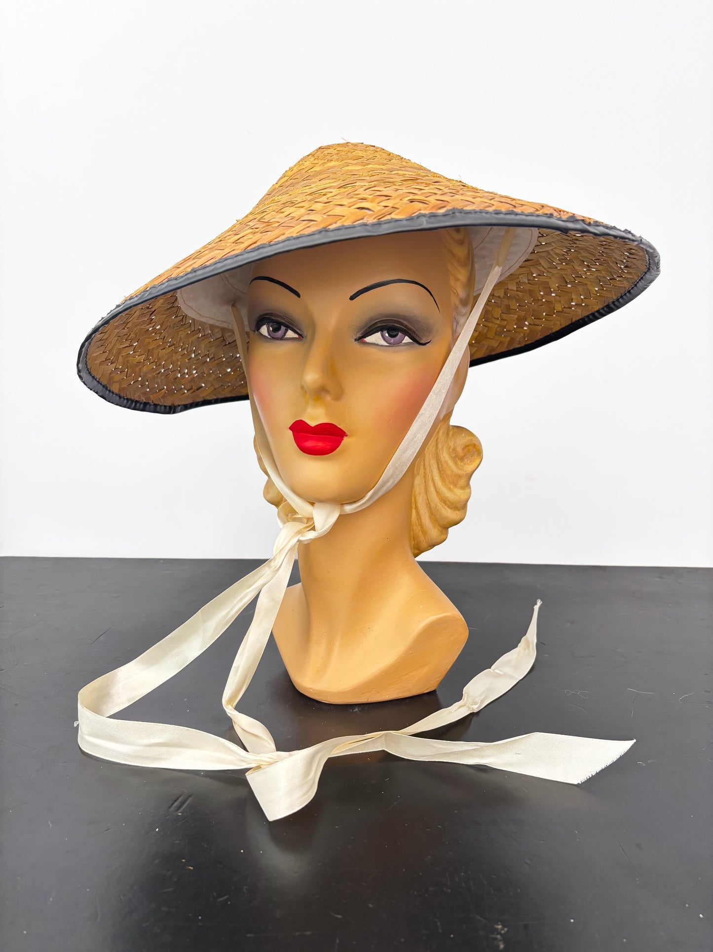 1960s Asian-Style Conical Straw Hat With Satin Ties