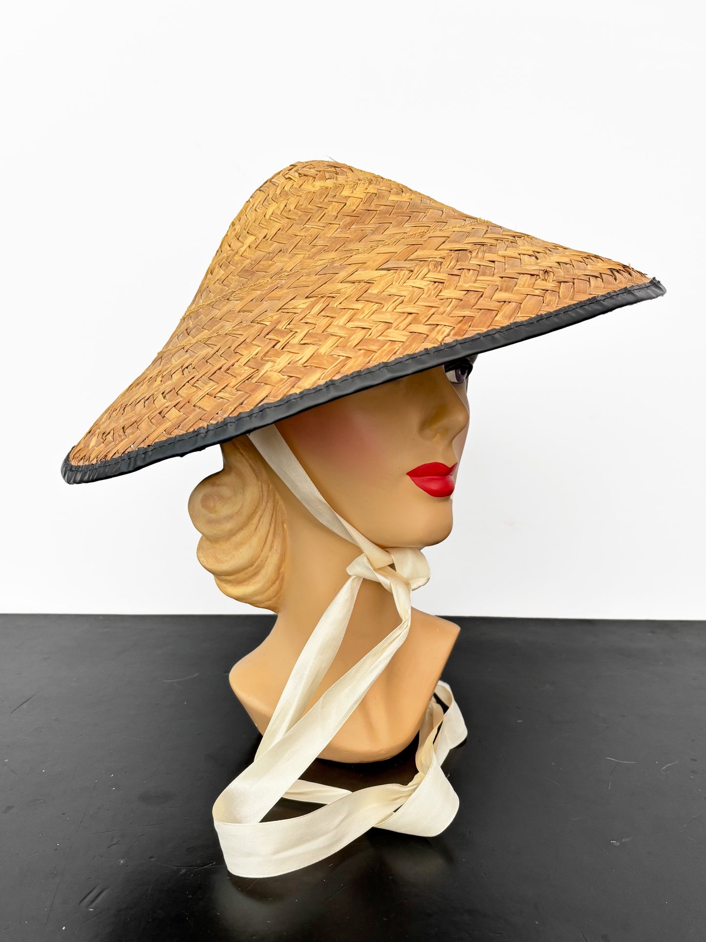 1960s Asian-Style Conical Straw Hat With Satin Ties