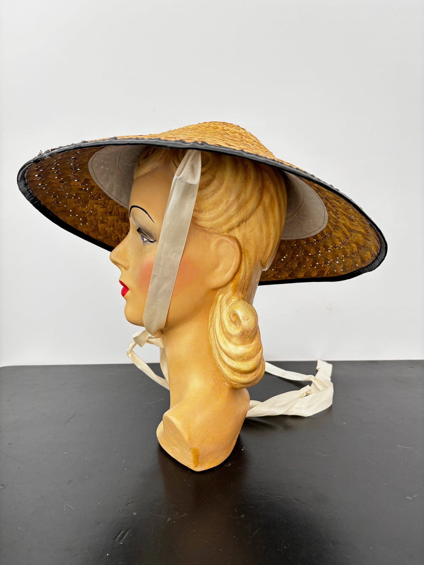 1960s Asian-Style Conical Straw Hat With Satin Ties