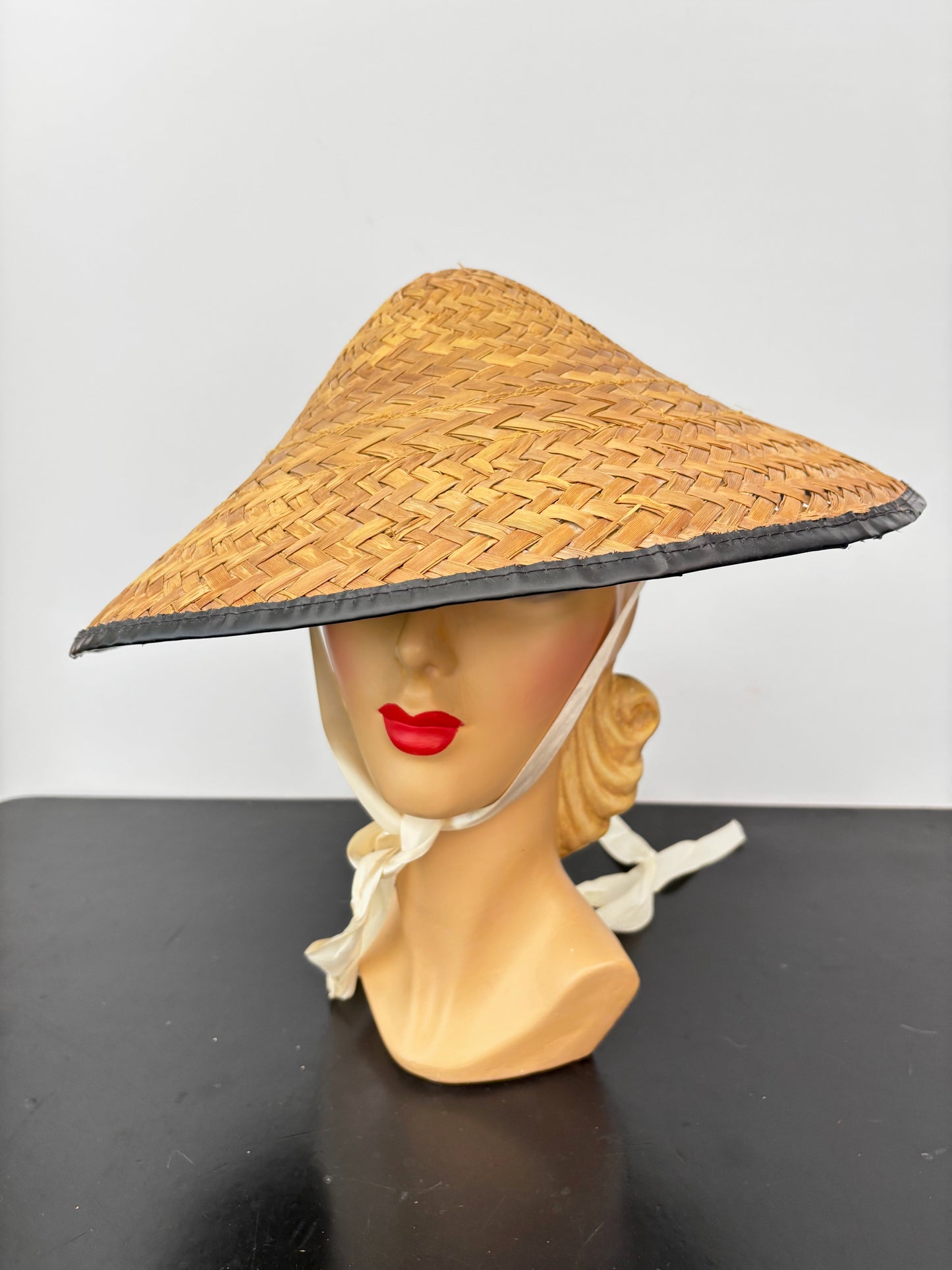 1960s Asian-Style Conical Straw Hat With Satin Ties