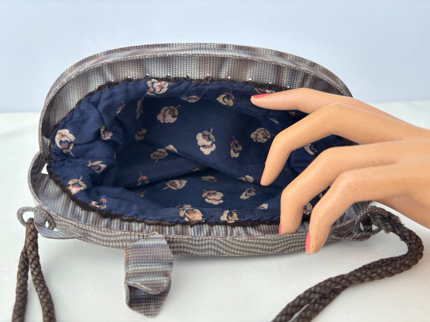 1940s Brown Velvet Pouch Handbag With Marbled Plastic Frame