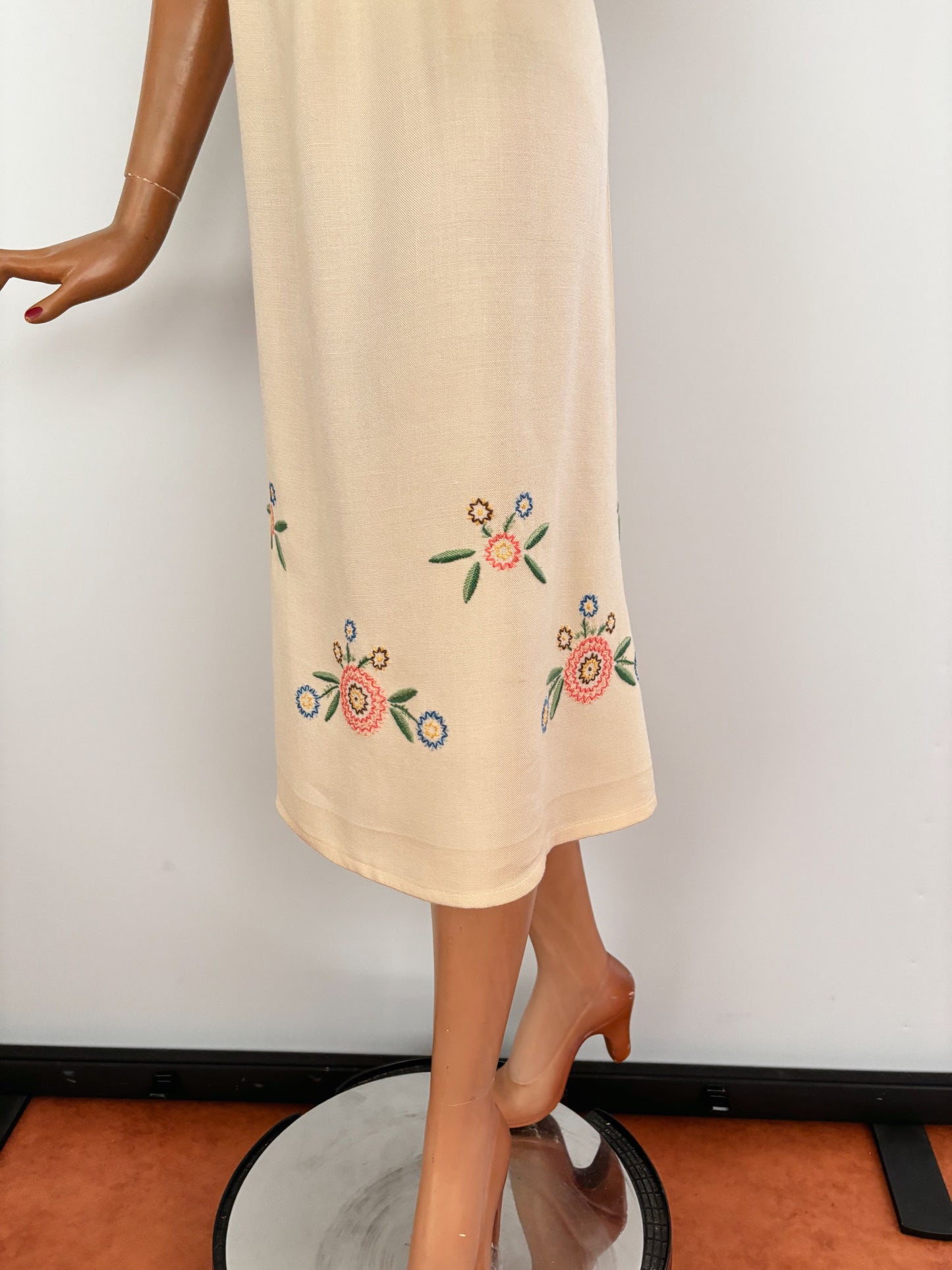 1930s/40s Cream Wool Dress With Embroidered Flowers and Blue Trim | XL/XXL