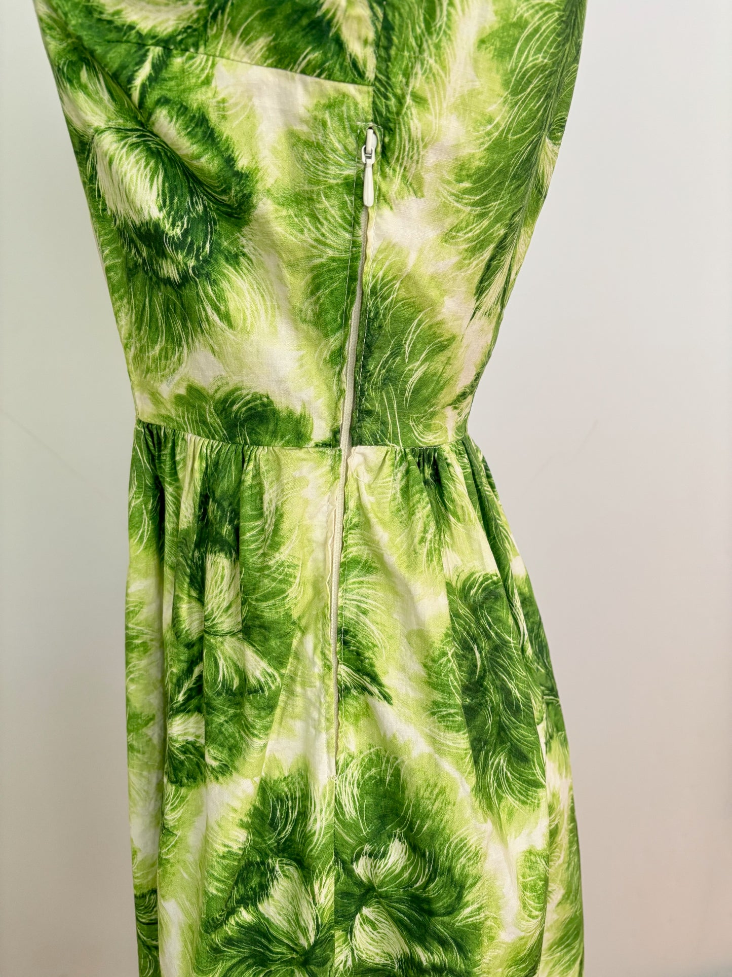 S | 1960s Green Feather Print Cotton Poplin Dress