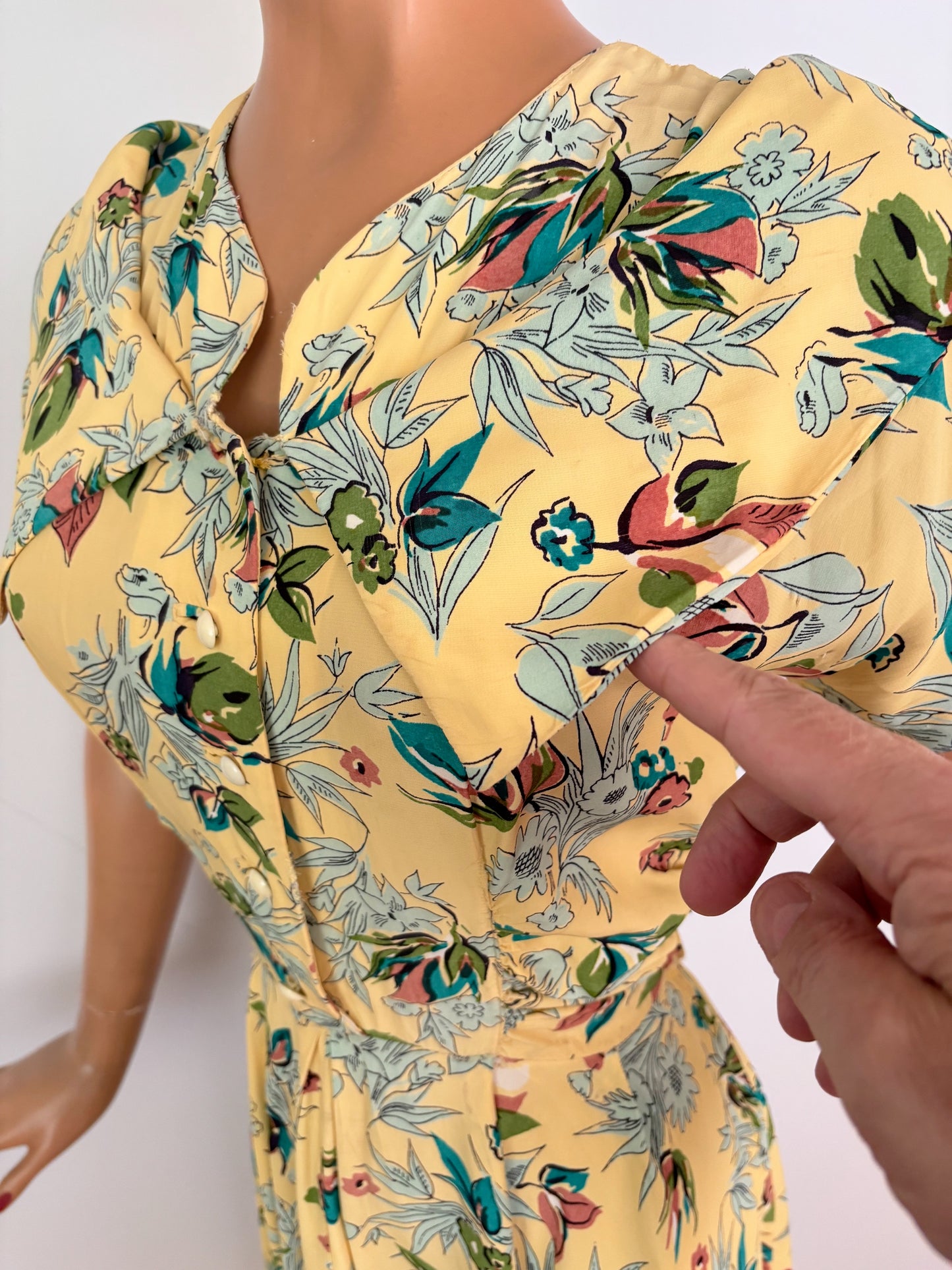 S/M | 1940s Yellow Silk Rayon Floral Dress