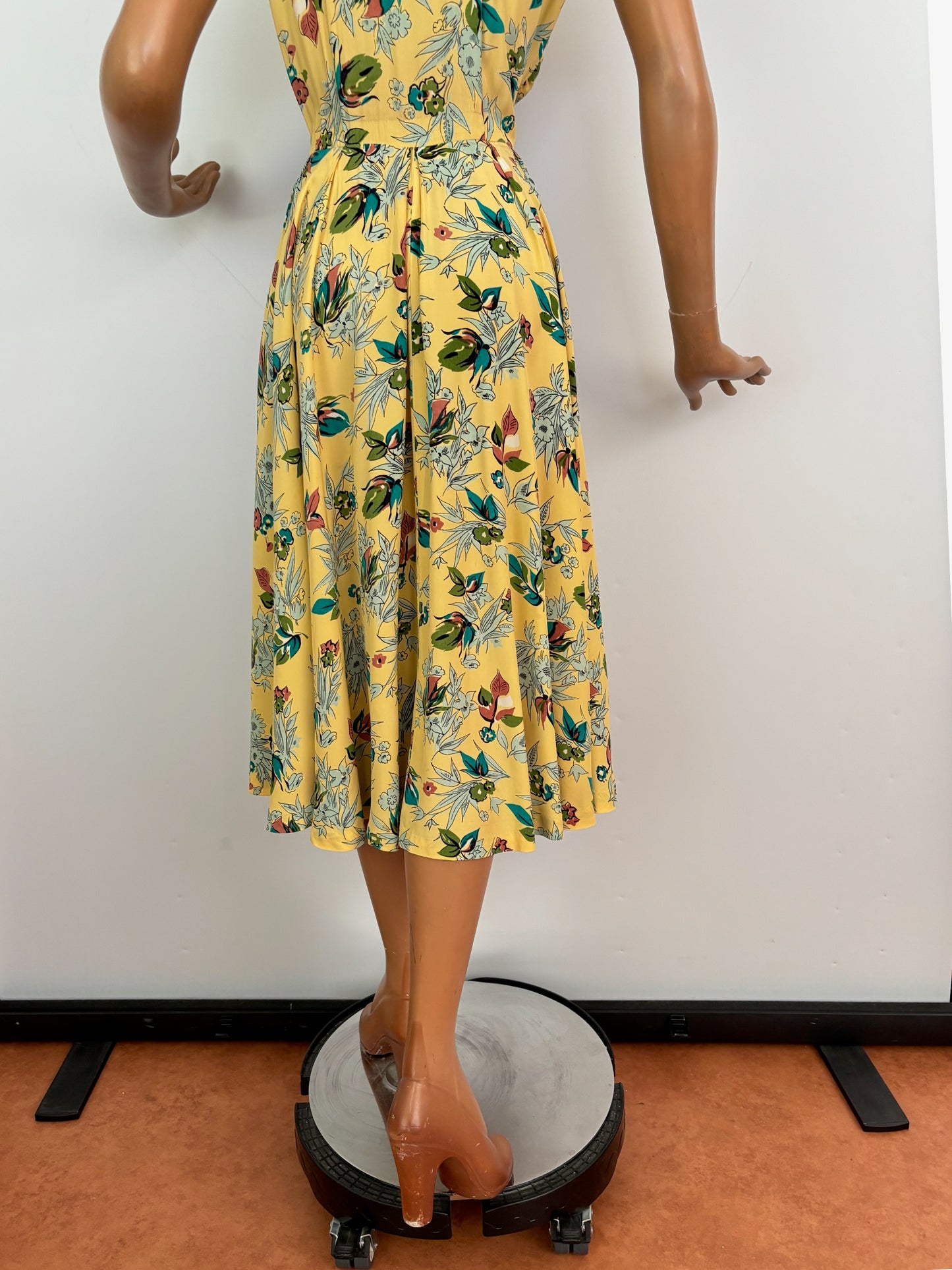 S/M | 1940s Yellow Silk Rayon Floral Dress