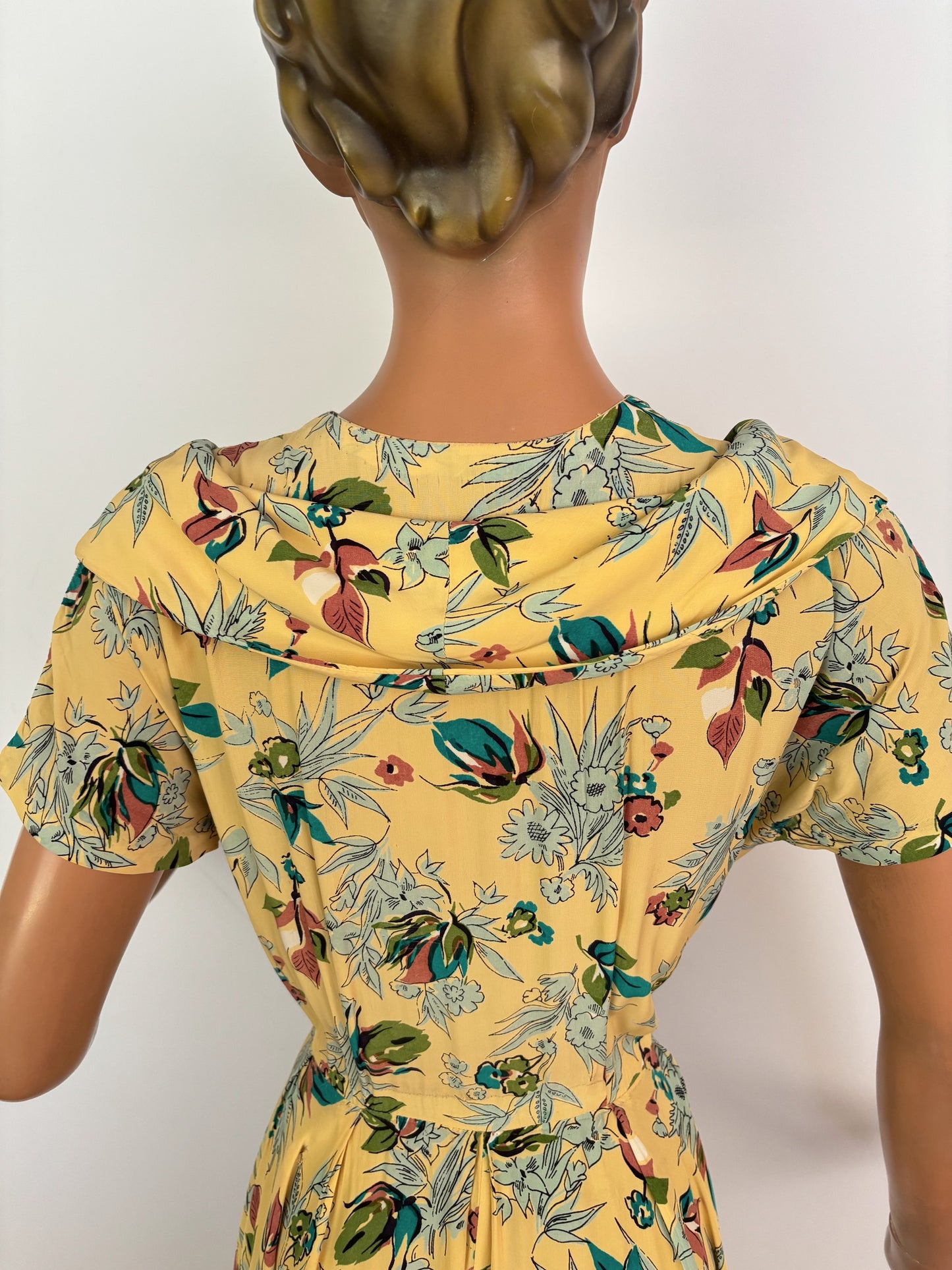S/M | 1940s Yellow Silk Rayon Floral Dress