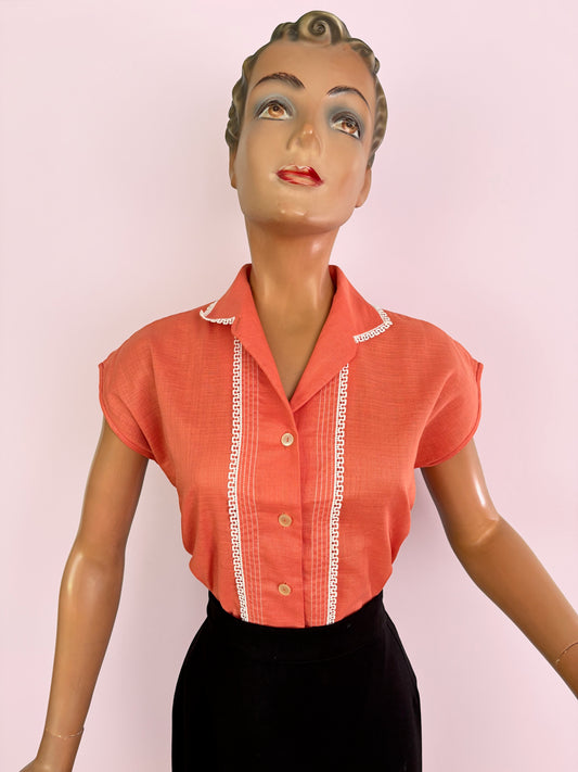 1950s New Old Stock Salmon Pink Sleeveless Linen Cotton Blouse With Lace Trim | L