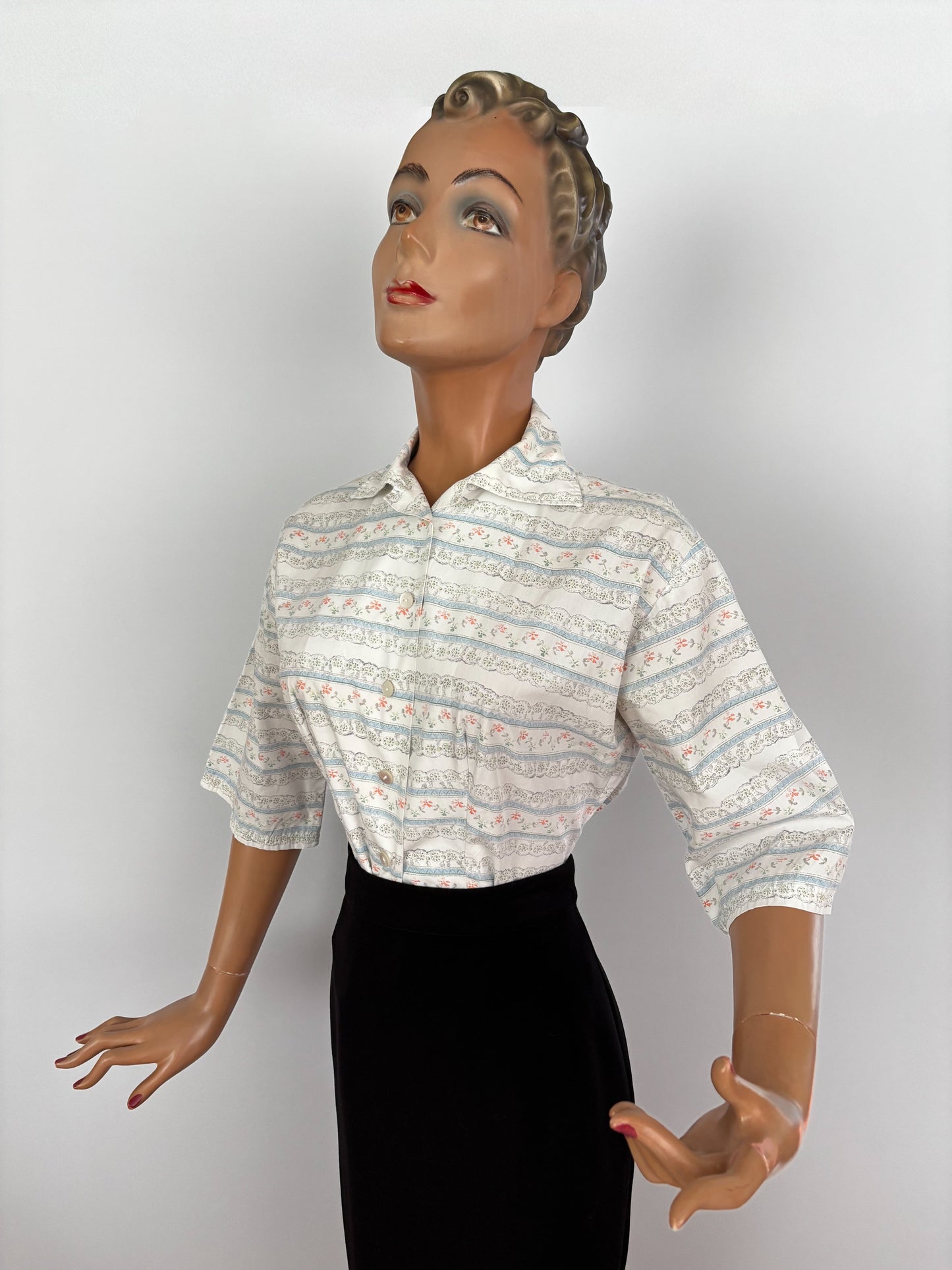 1950s Cotton Blouse With Floral and Lace Print | S/M