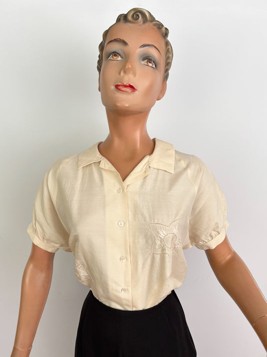 XL/XXL | 1940s/50s Silk Blouse With Openwork Flowers