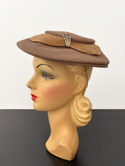 1940s/50s Brown Felt Platter Hat With Metal Detail